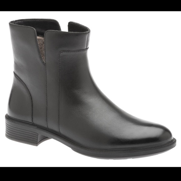 - NWOB Umberto Raffini Black Trina Leather Pull-on Boot Plush Lined - Picture 1 of 8